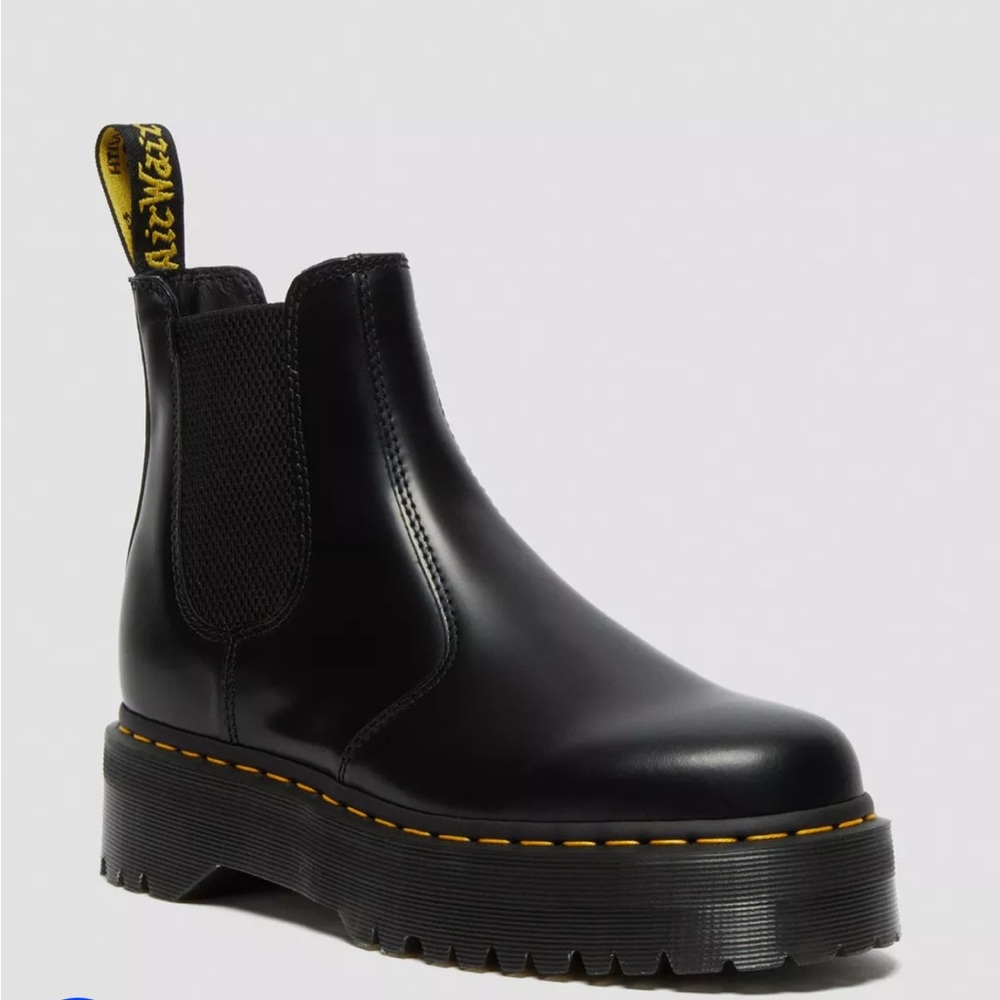 Dr. Martens 2976 Smooth Leather Platform Chelsea Boots - US 6 M / 7 L